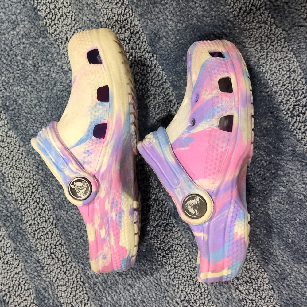 CROCS Girls Bundle, Pink Fur Lined & Pink/Purple Marbled - Picture 12 of 13